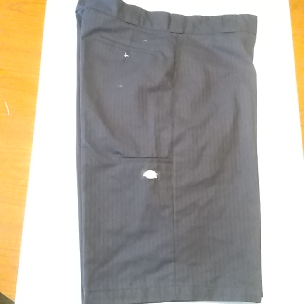 Nwot Dickies loose fit shorts.